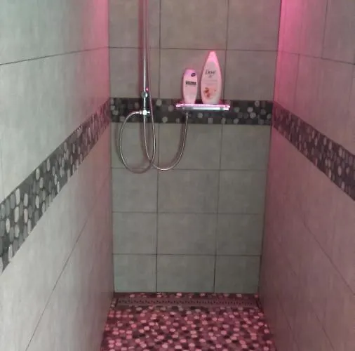 Chalet Spa Sauna Hammam La Jonquille 木屋